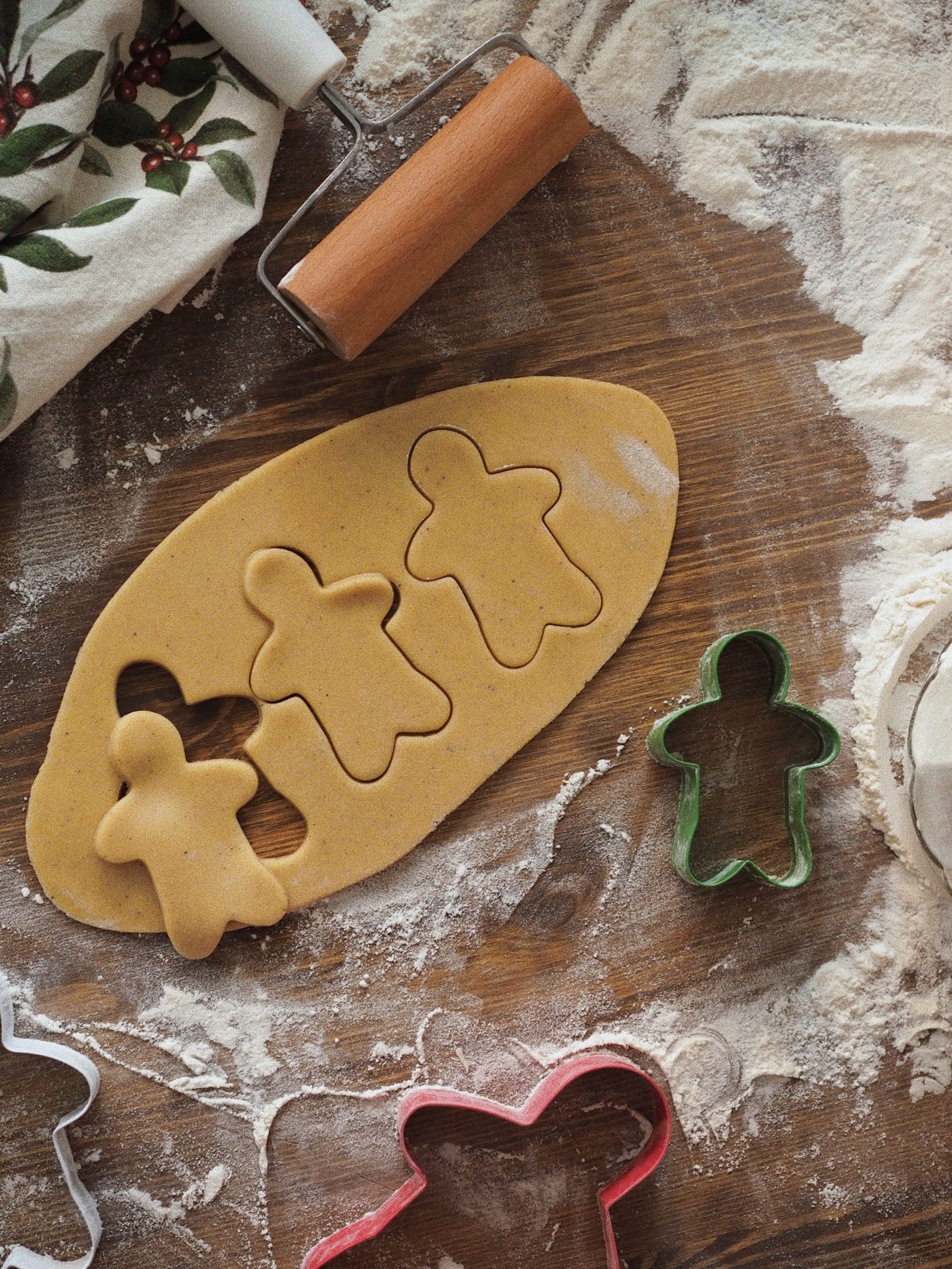 how to use cookie cutters